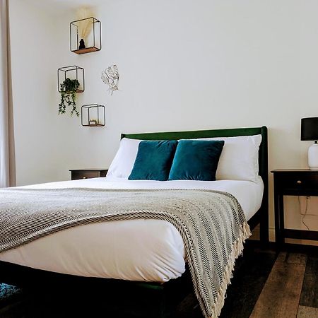 Sterling Stylish 2 Bedroom Central Modern Apartment ダーリントン エクステリア 写真