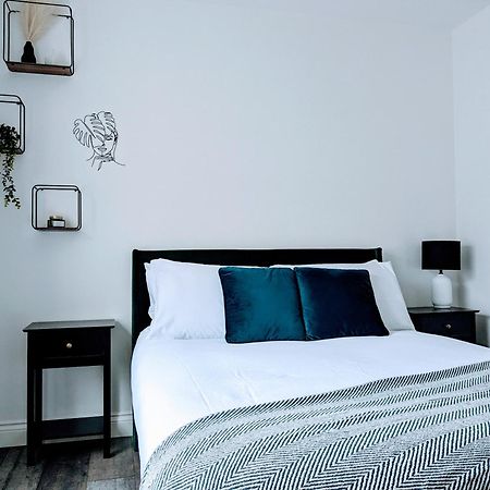 Sterling Stylish 2 Bedroom Central Modern Apartment ダーリントン エクステリア 写真