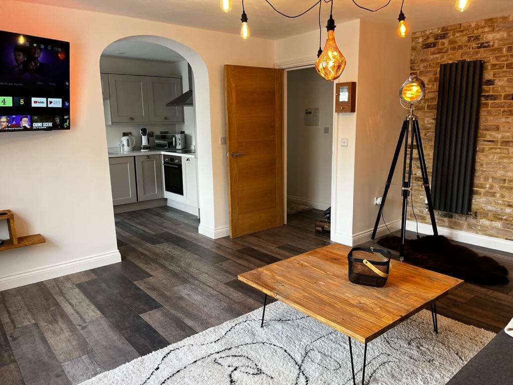 Sterling Stylish 2 Bedroom Central Modern Apartment ダーリントン エクステリア 写真