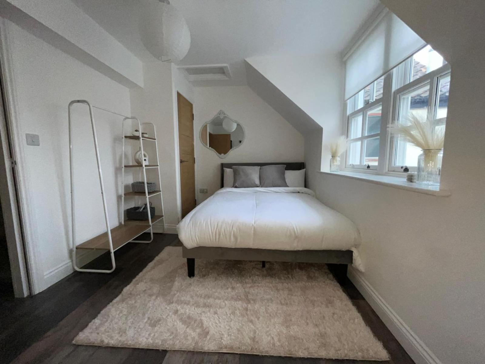 Sterling Stylish 2 Bedroom Central Modern Apartment ダーリントン エクステリア 写真
